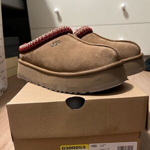 UGG Tazz